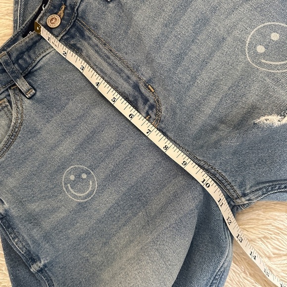 Hollister Ultra High Rise Distressed Smiley Faces Mom Jeans 27 5R - Picture 8 of 9